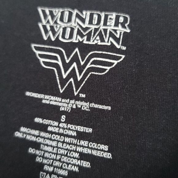 Wonder Woman Short Sleeve Shirt - Size S - Picture 3 of 4